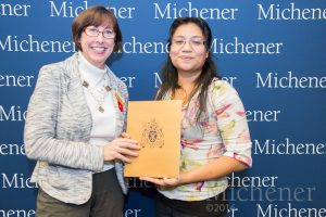 Susana Coronado (R) receiving Dr. Hugh Curry Diagnostic Cytology Scholarship from Michener Diagnostic Cytology professor Catherine Brown (Photo: Dao Shi)